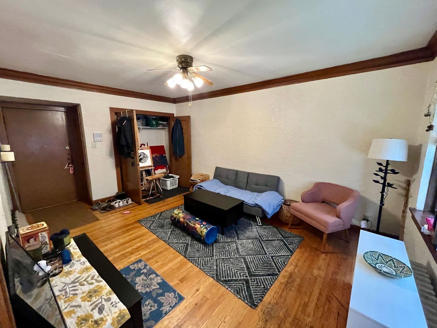 Shorewood Apartment: 4474 N Oakland Ave