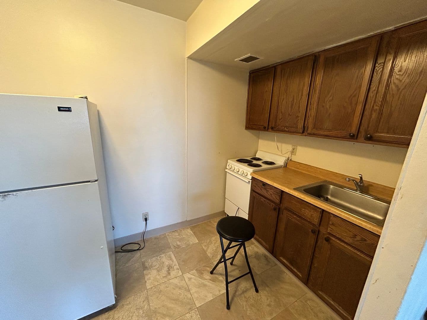 Milwaukee Apartment: 1029 E Knapp St