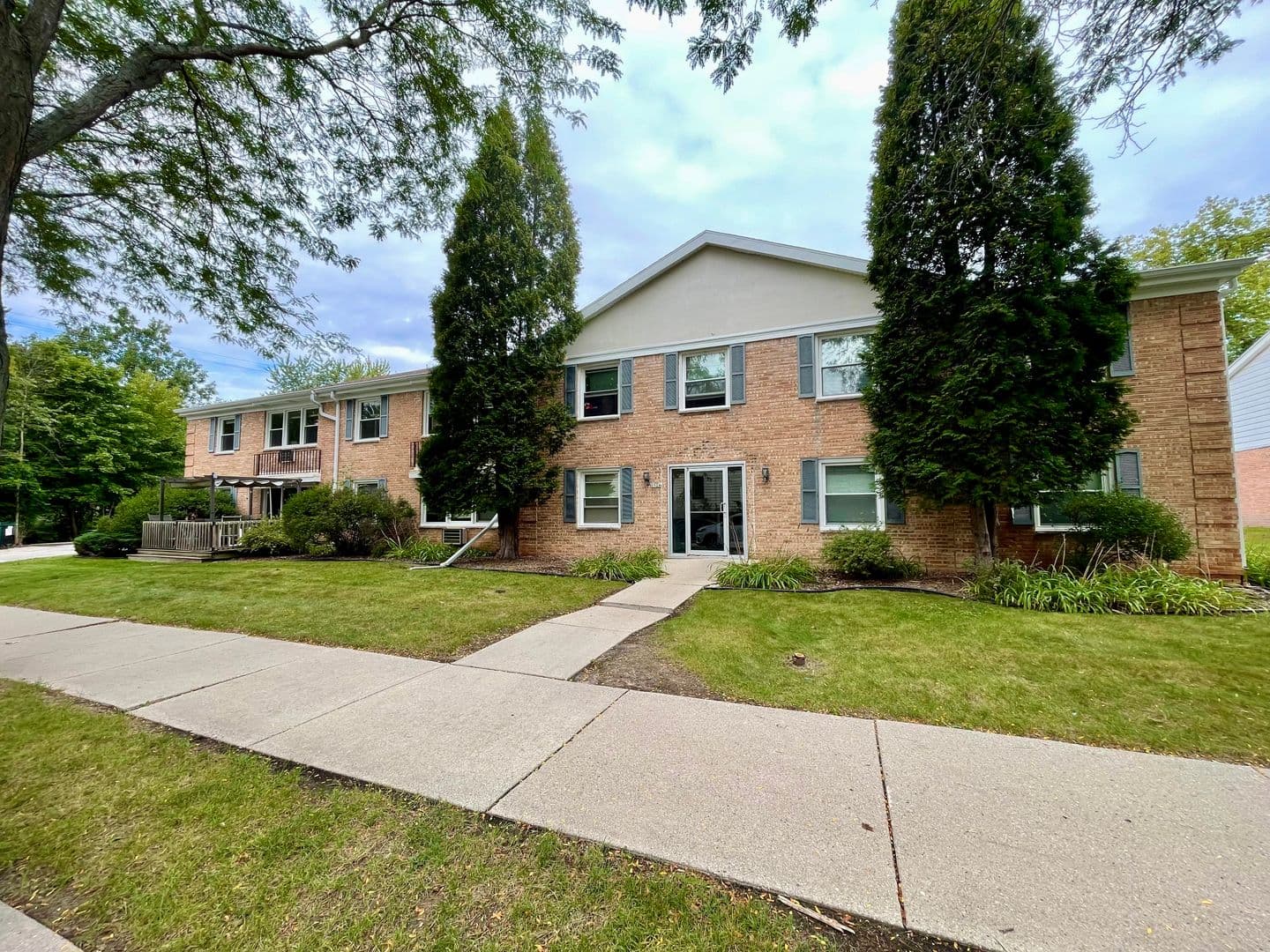Milwaukee Apartment: 1524 E Providence Ave