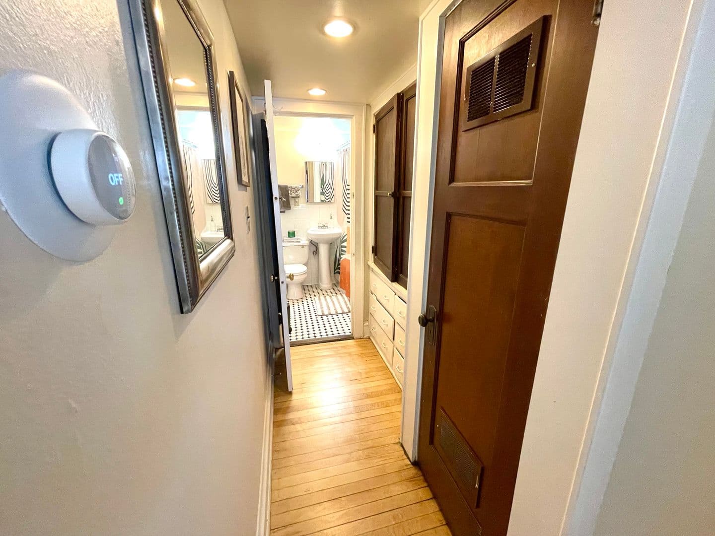 Shorewood Apartment: 1804 E Elmdale Ct