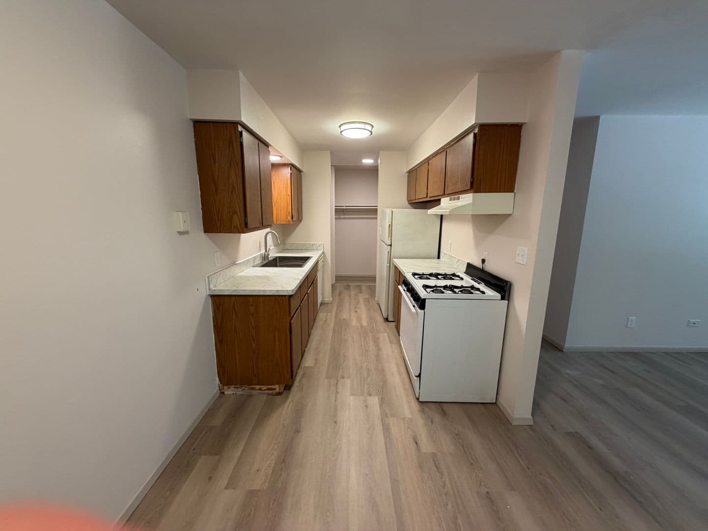 Green Bay Apartment: 1686 Shawano Ave