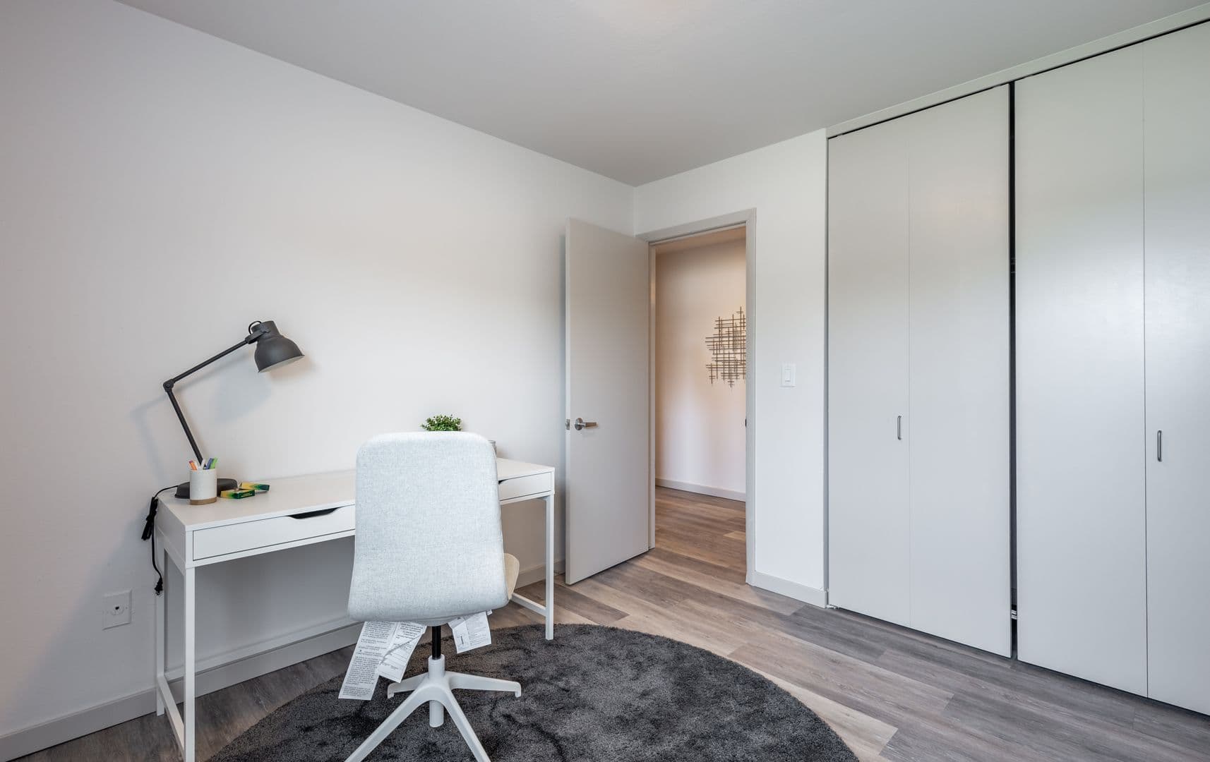 Milwaukee Apartment: 2867 S. Kinnickinnic Ave.