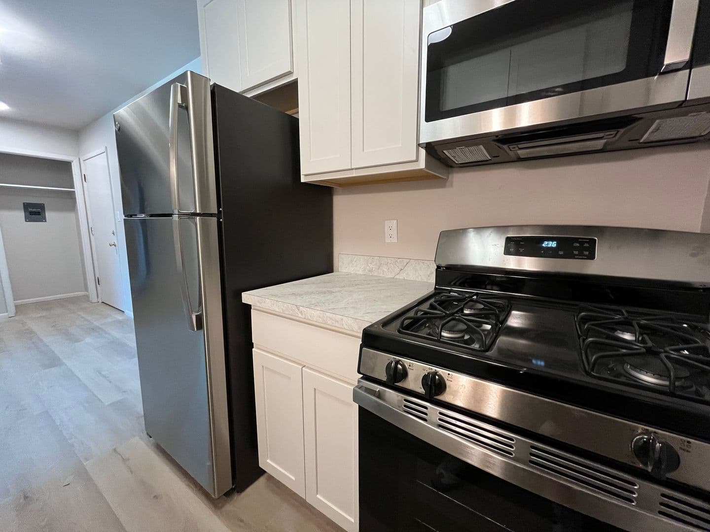 Milwaukee Apartment: 4246 S 60th St