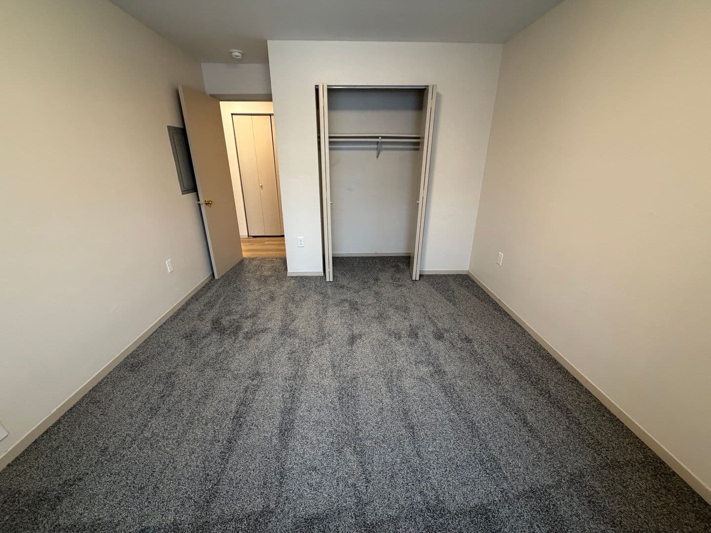 Green Bay Apartment: 1680 Shawano Ave