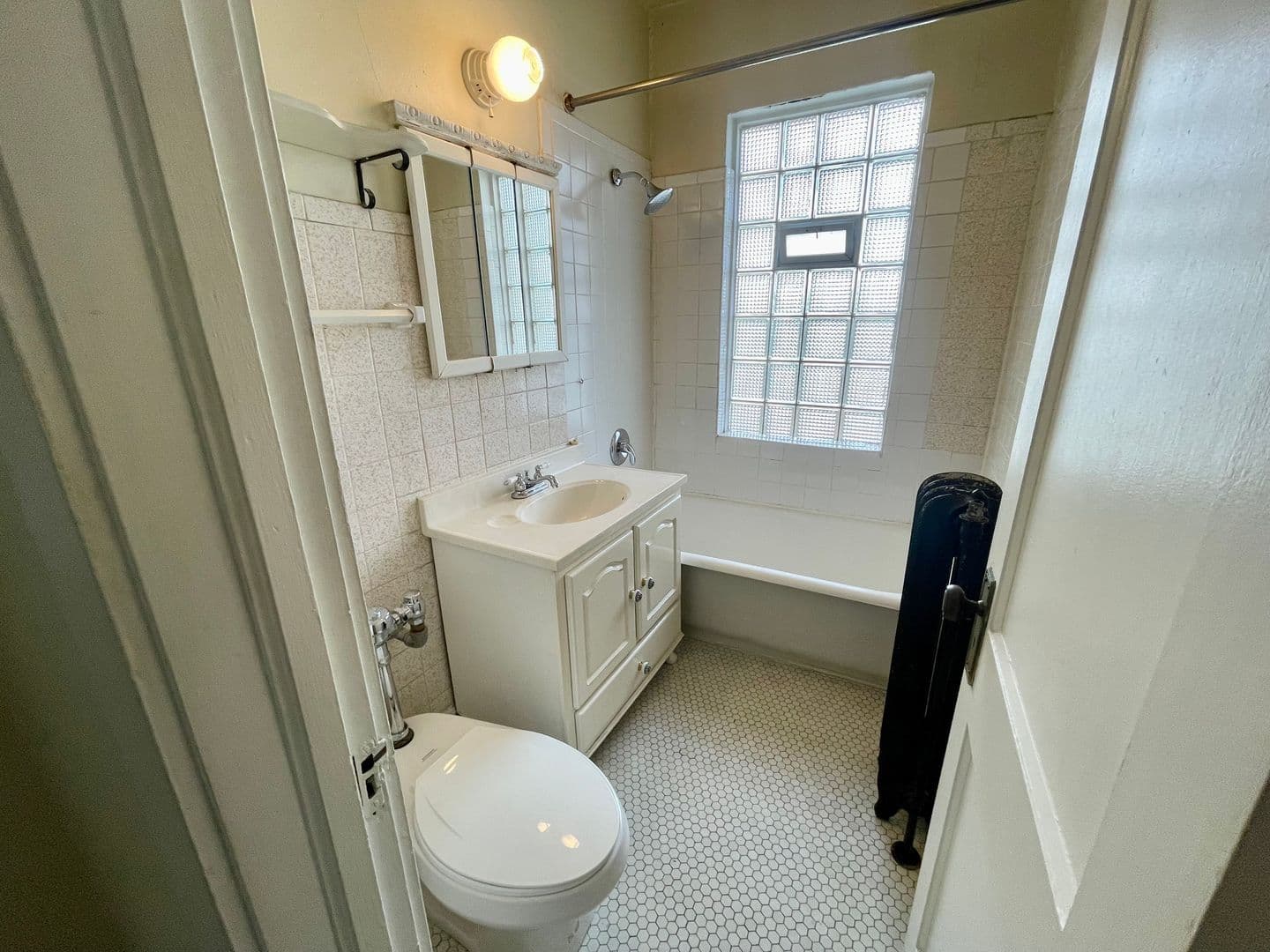 Milwaukee Apartment: 1725 E Park Place