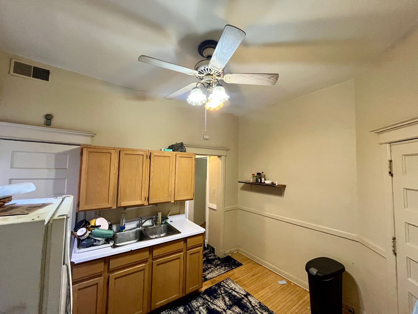 Milwaukee Apartment: 2320 E Belleview Pl.