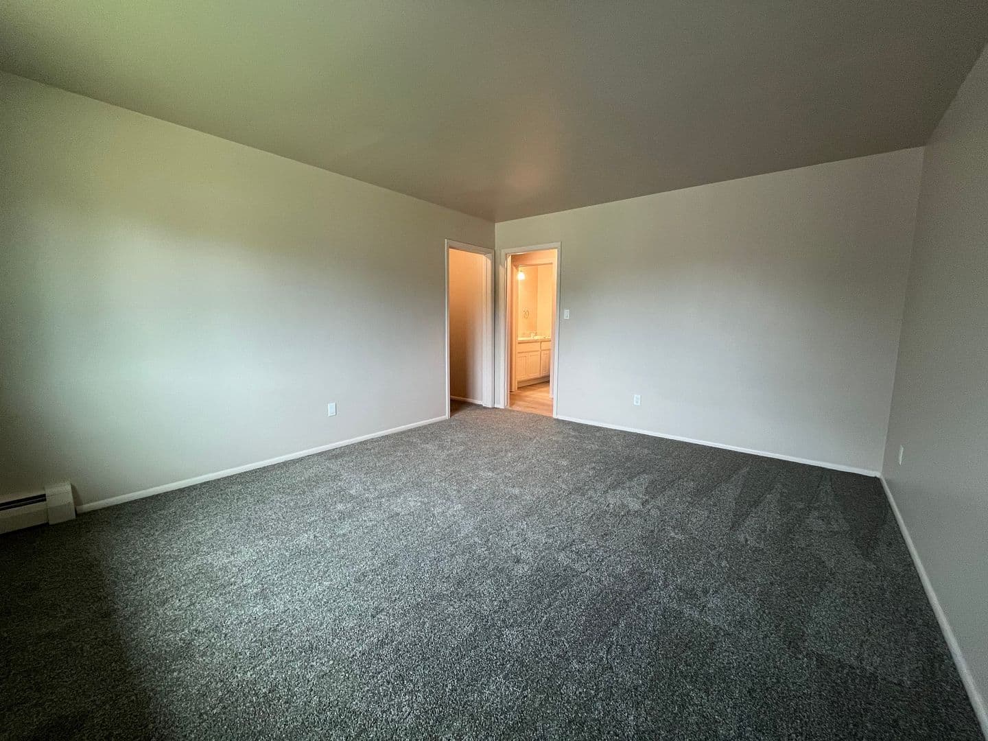 Milwaukee Apartment: 4246 S 60th St