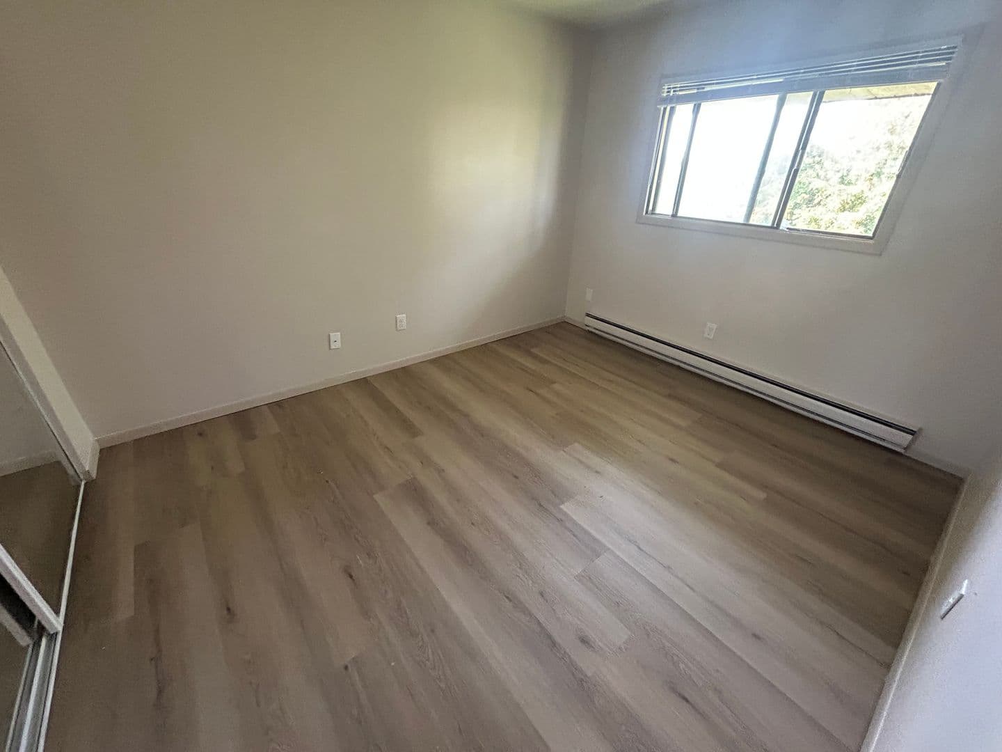 Menasha Apartment: 988 Third Street