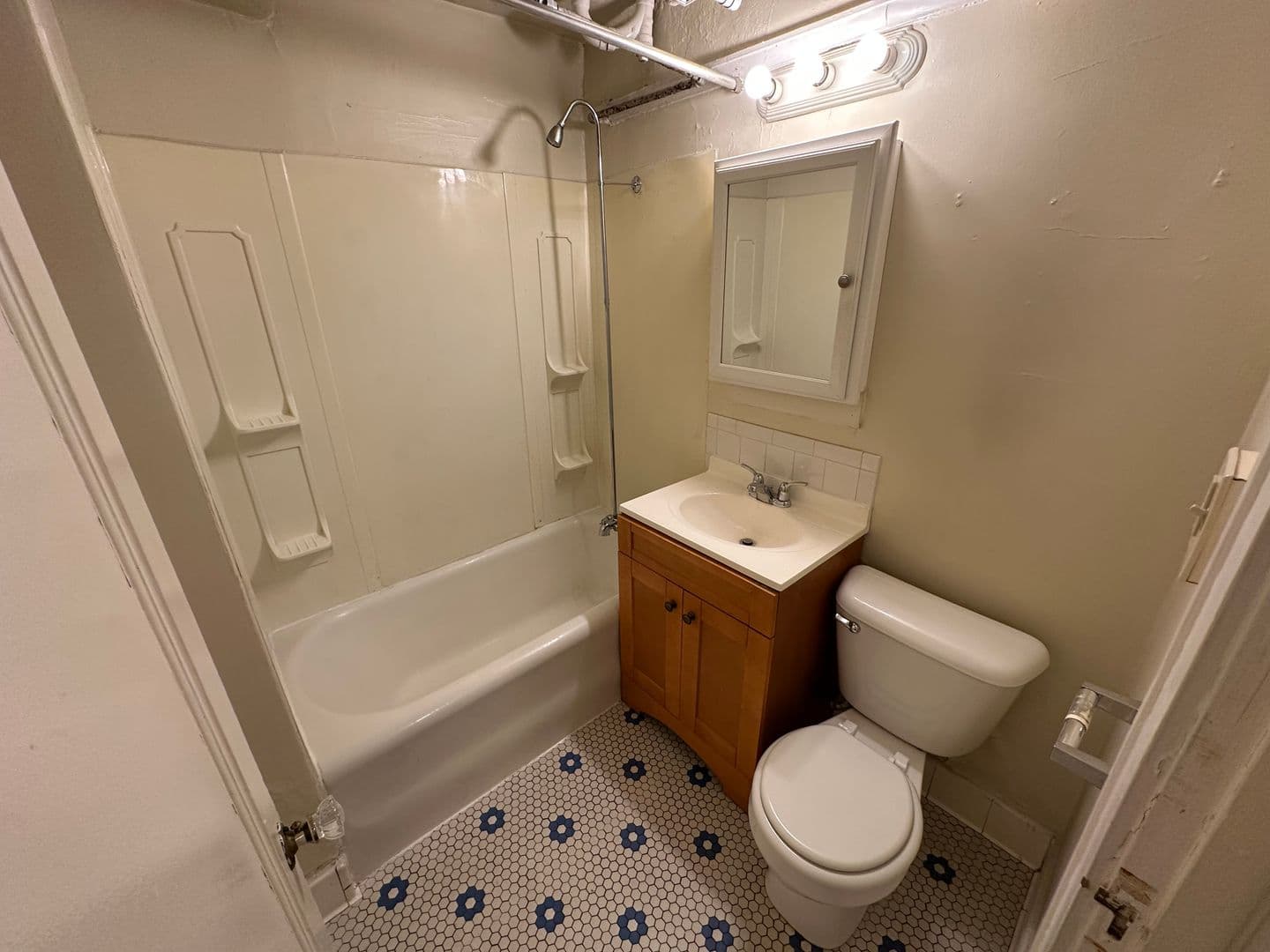 Shorewood Apartment: 3825 N Oakland Ave