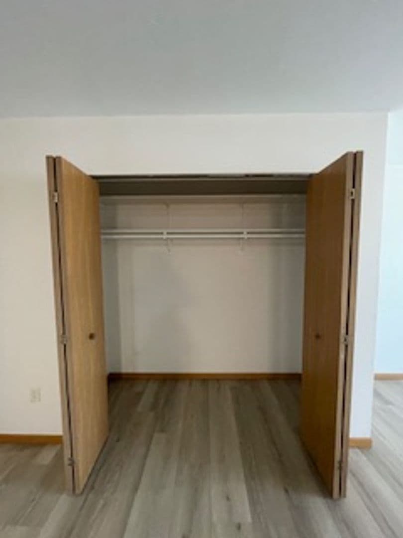Green Bay Apartment: 125 S Platten St