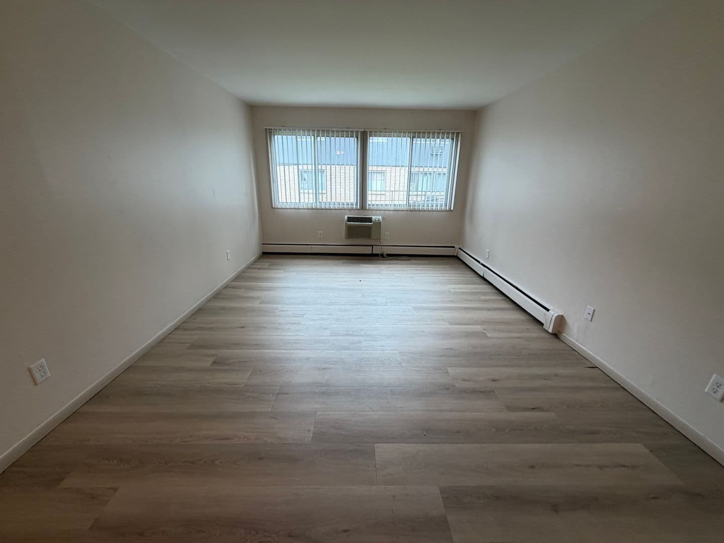 Green Bay Apartment: 1680 Shawano Ave