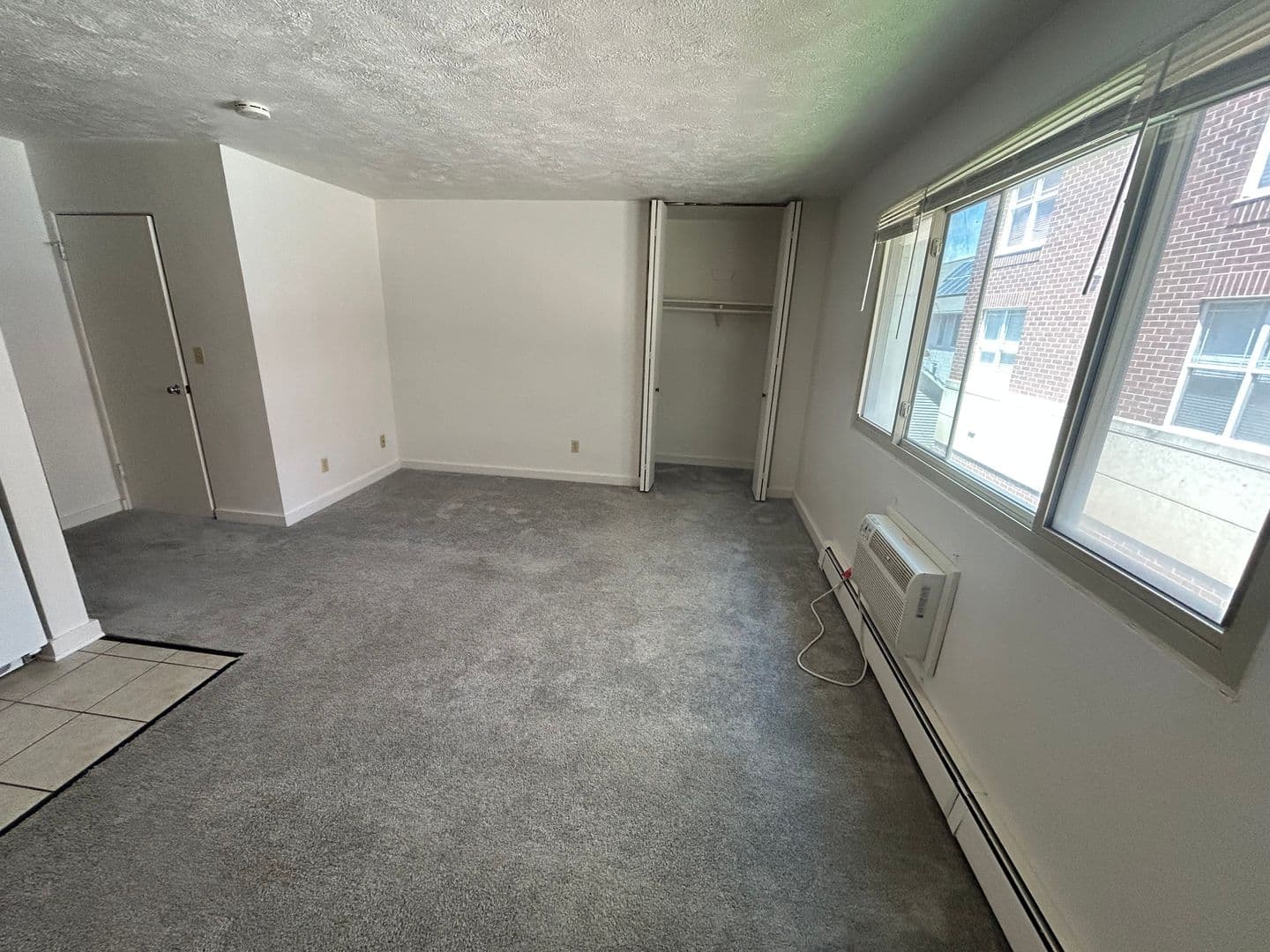 Milwaukee Apartment: 1601 N Farwell Ave