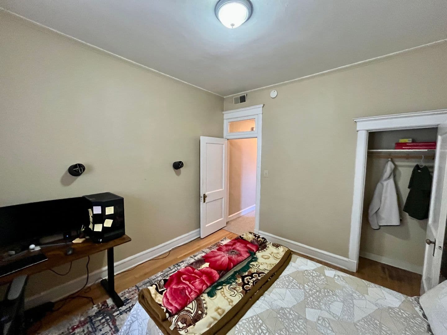 Milwaukee Apartment: 2320 E Belleview Pl.