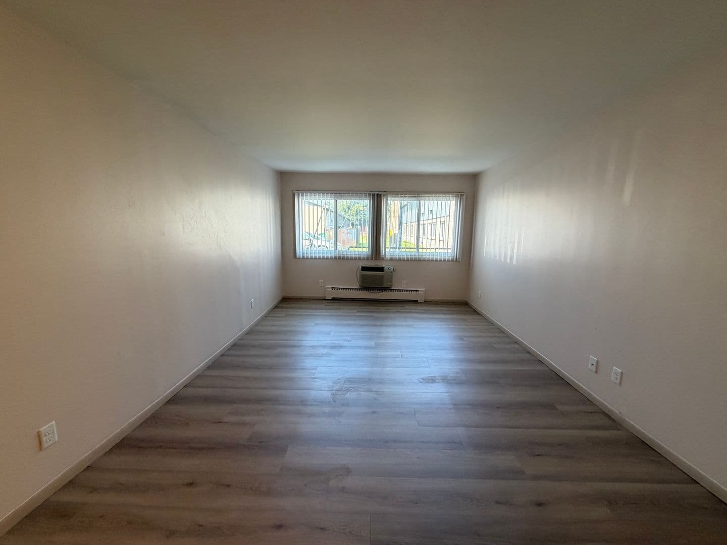 Green Bay Apartment: 1686 Shawano Ave