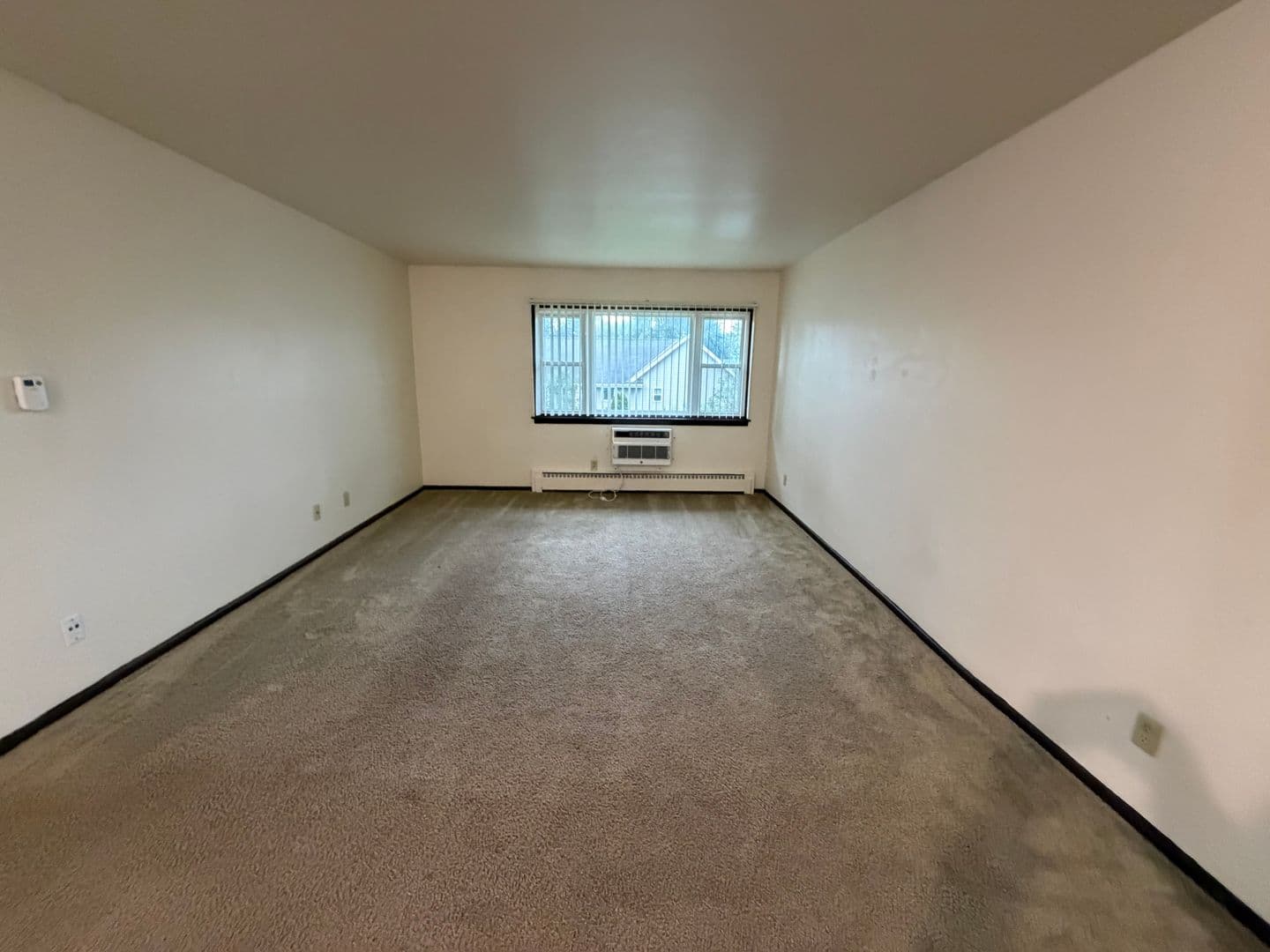 Green Bay Apartment: 127 S Platten St