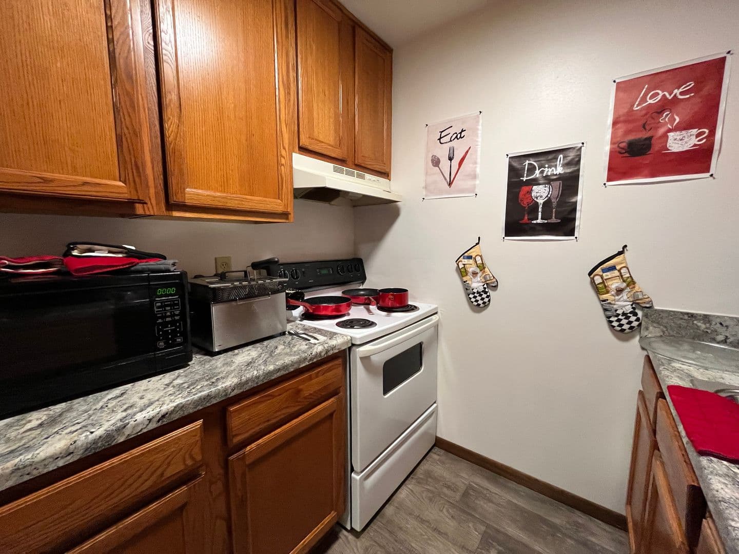 Milwaukee Apartment: 427 S. Hawley Rd.