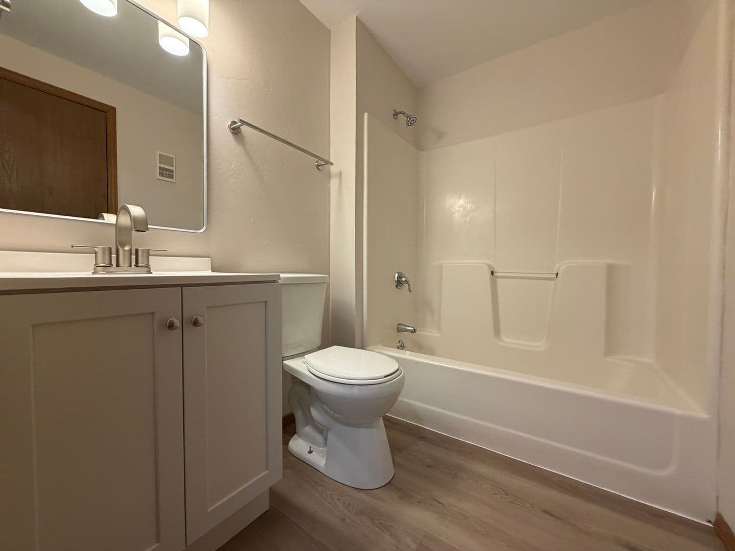 Green Bay Apartment: 2713 Humboldt Rd
