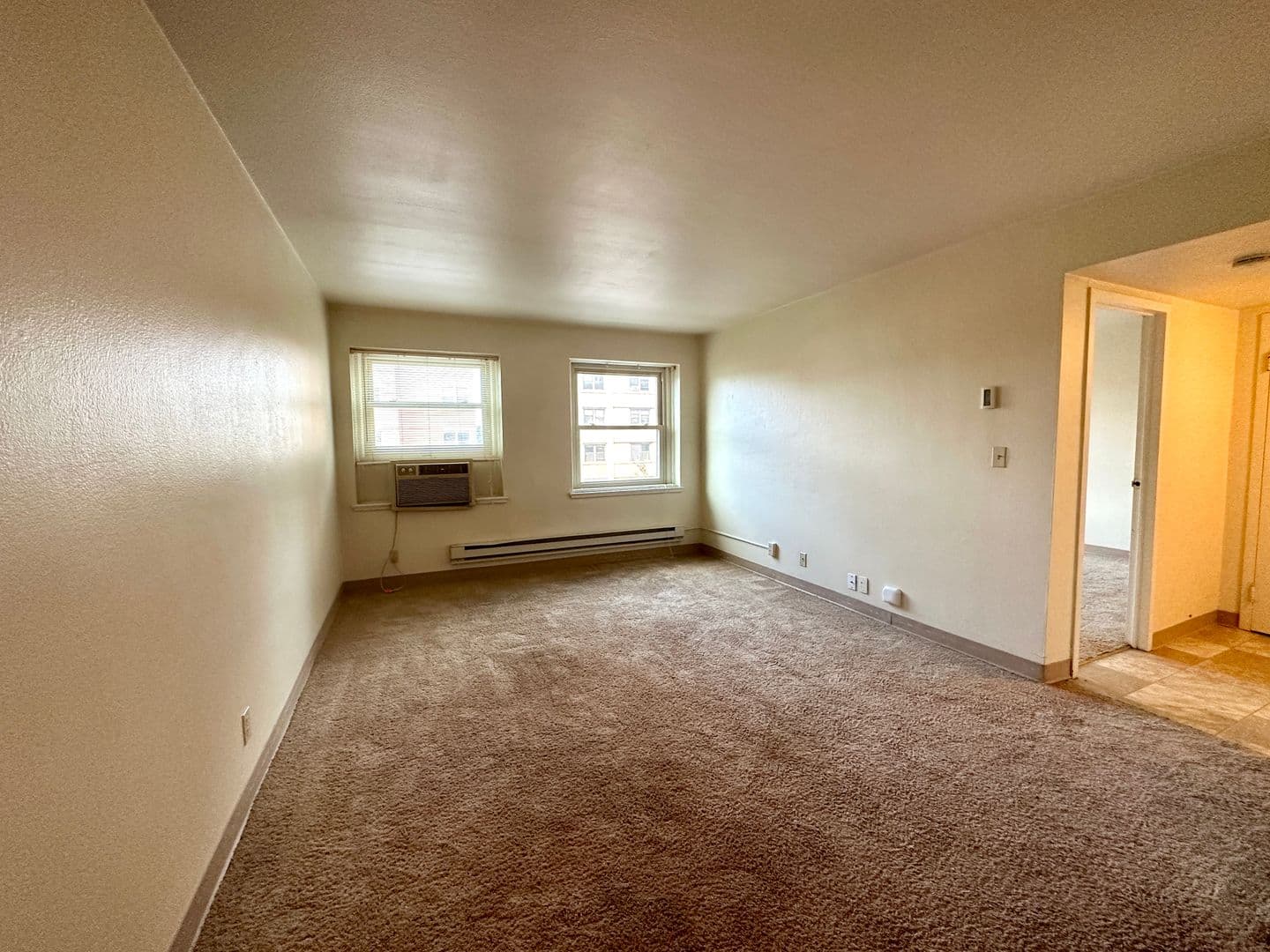 Milwaukee Apartment: 1029 E Knapp St