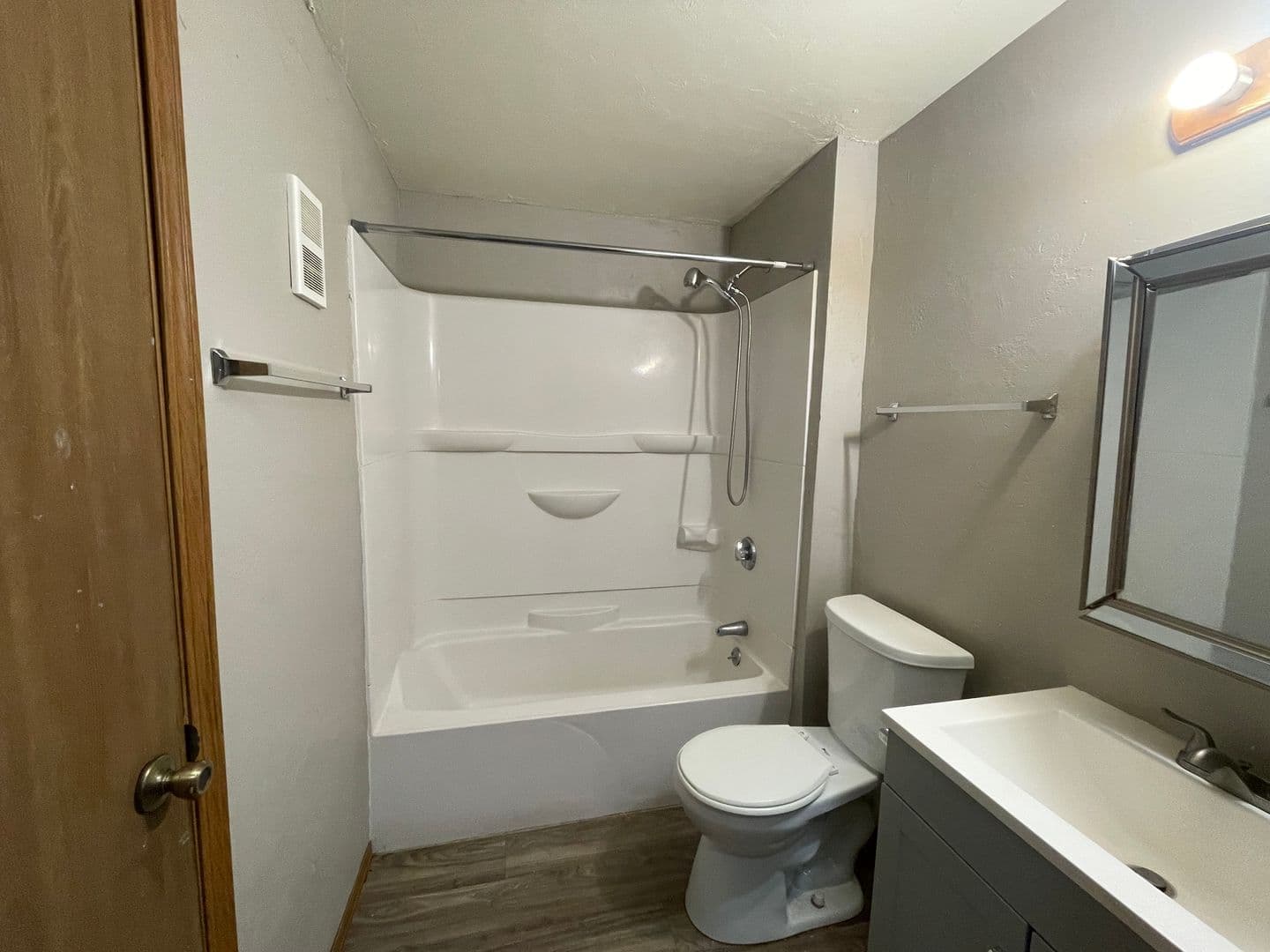 Green Bay Apartment: 2717 Humboldt Rd