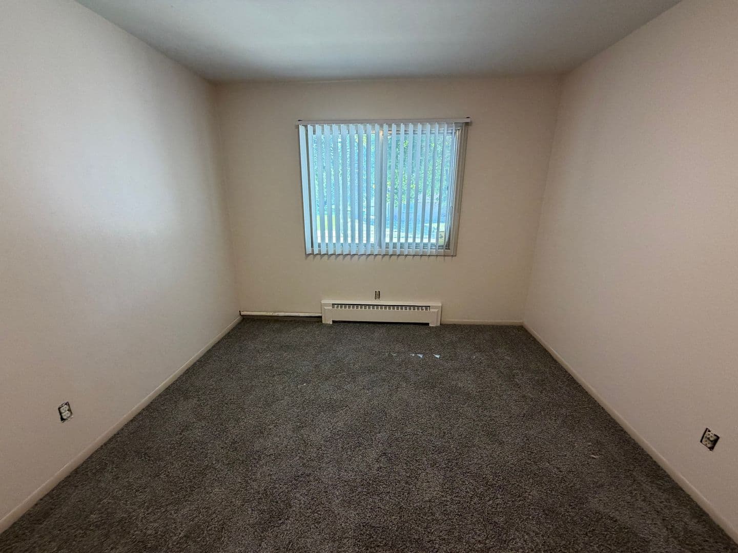 Green Bay Apartment: 1686 Shawano Ave
