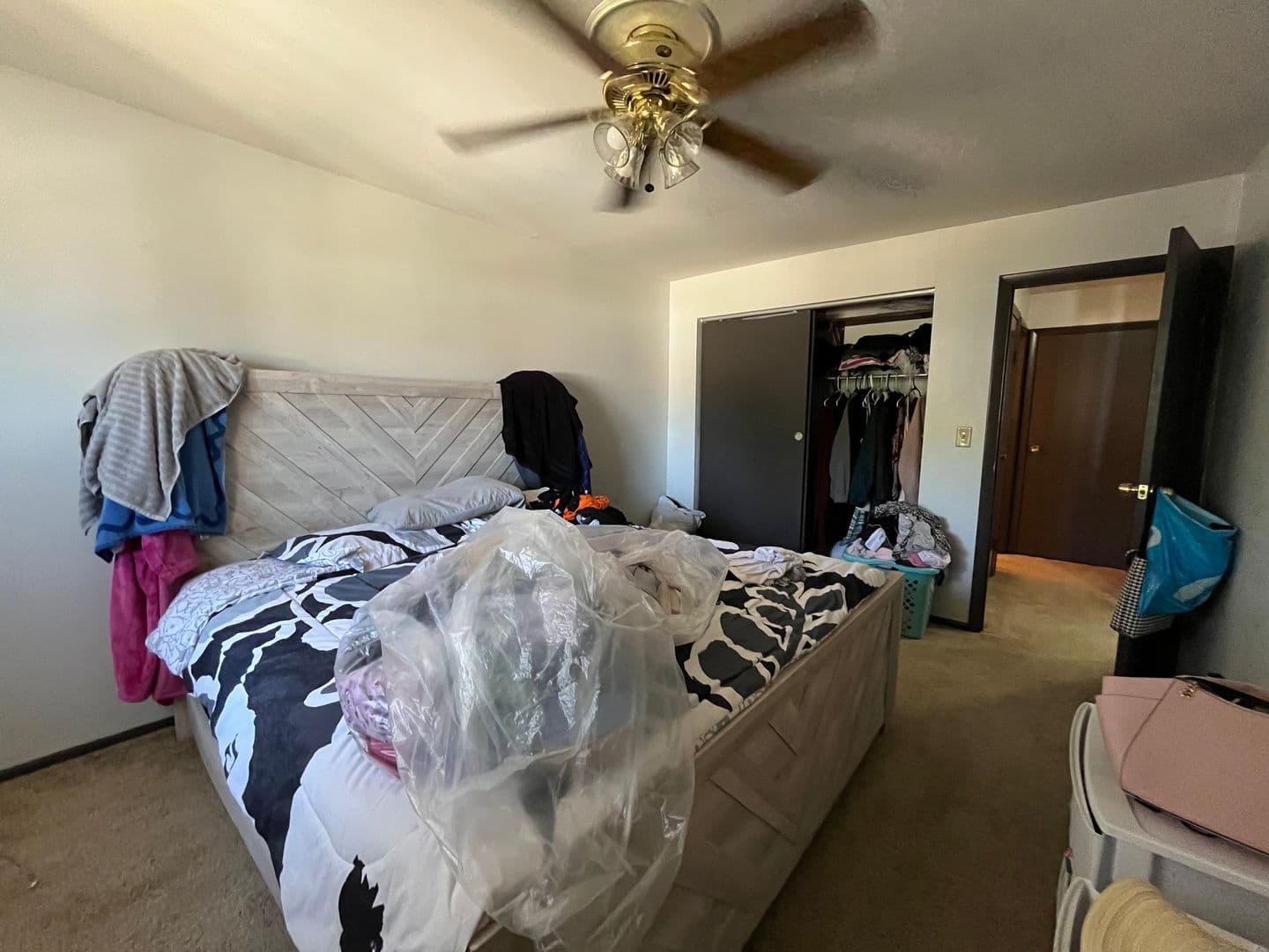 West Allis Apartment: 2853 S 106th St