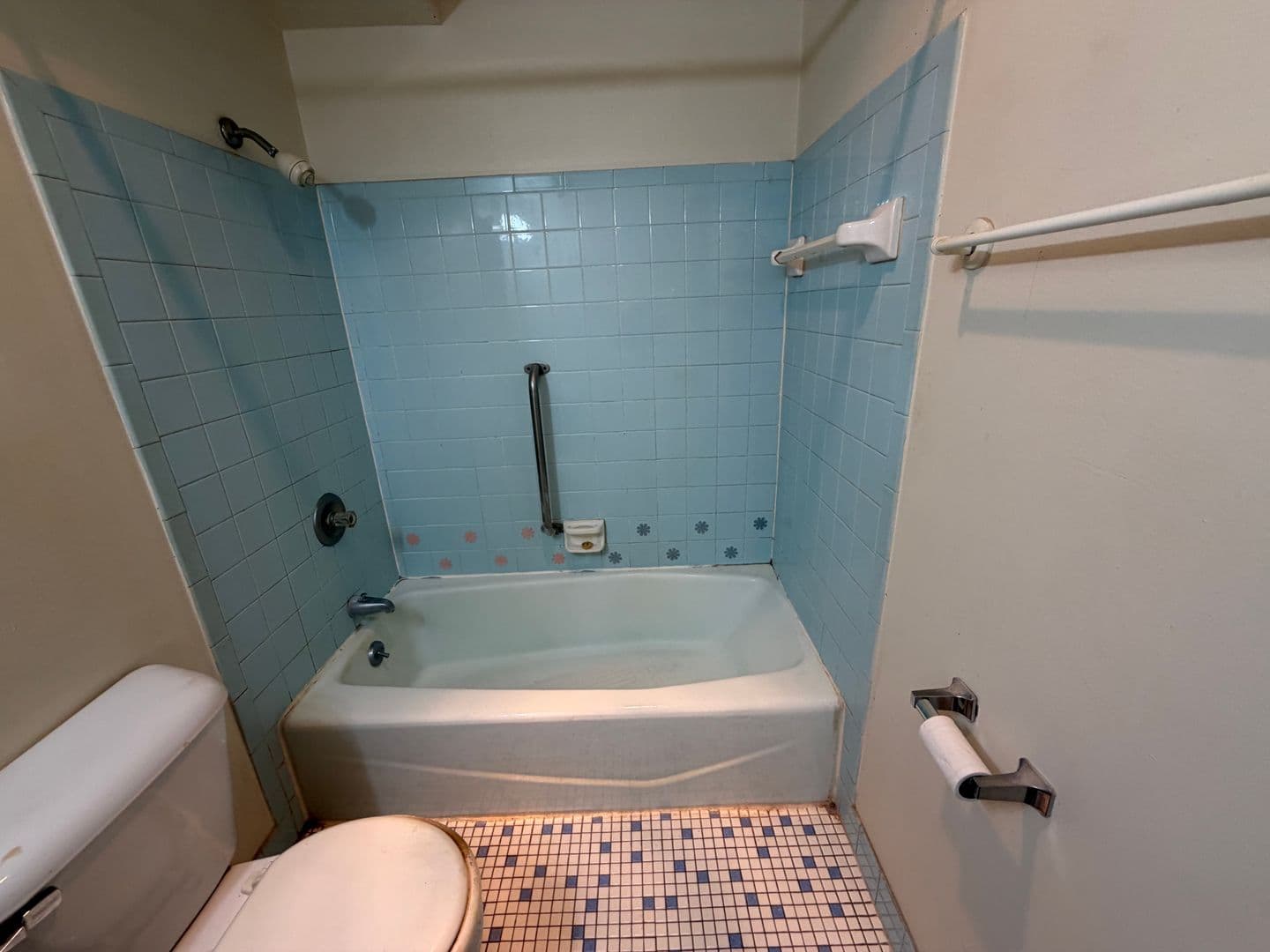 Green Bay Apartment: 1668 Shawano Ave