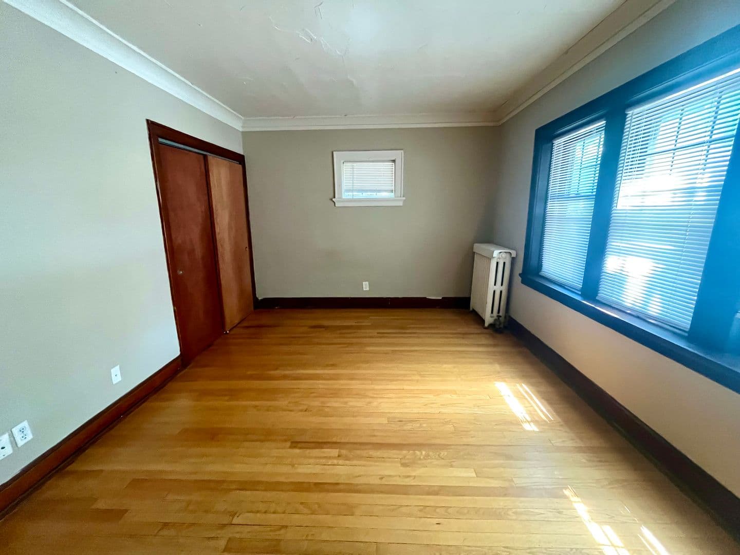 Shorewood Apartment: 1806 E Kenmore Pl