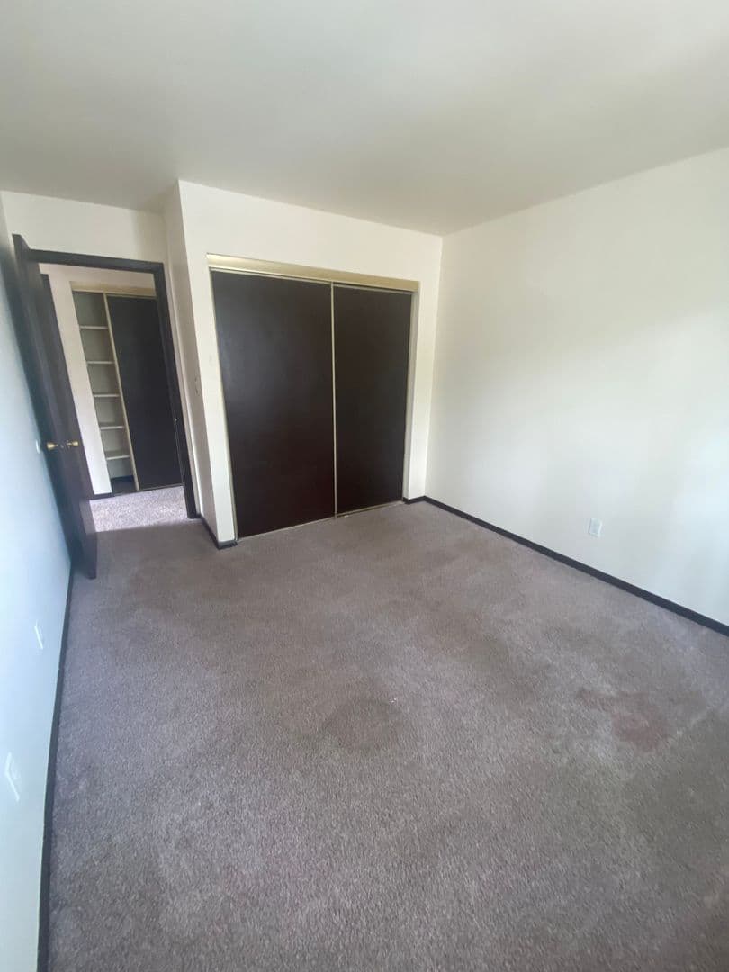 Green Bay Apartment: 1680 Shawano Ave