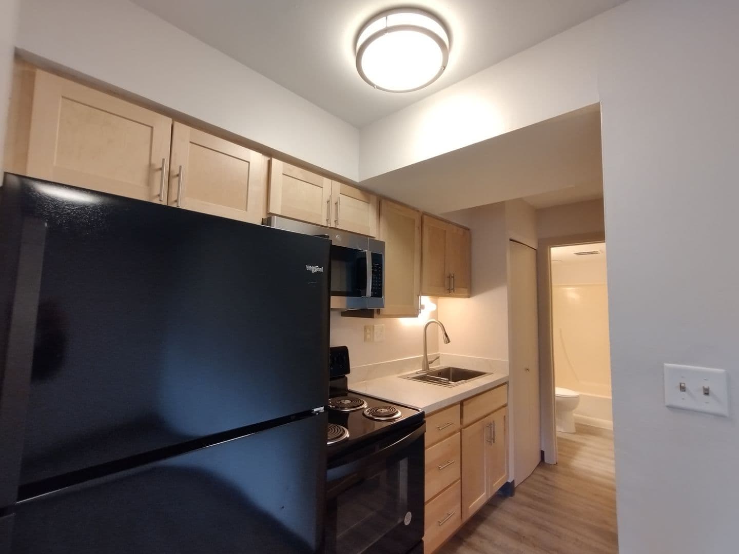 Menasha Apartment: 988 Third Street