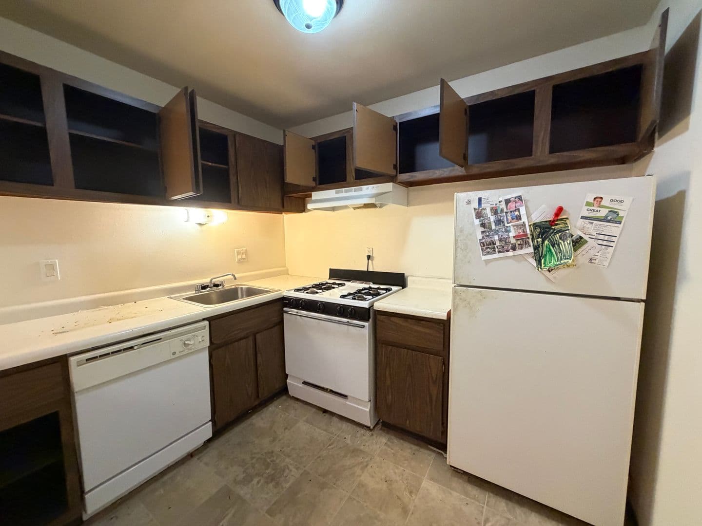 Green Bay Apartment: 1674 Shawano Ave