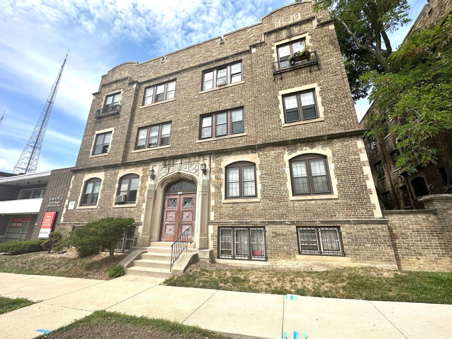 Shorewood Apartment: 1420 E Capitol Drive