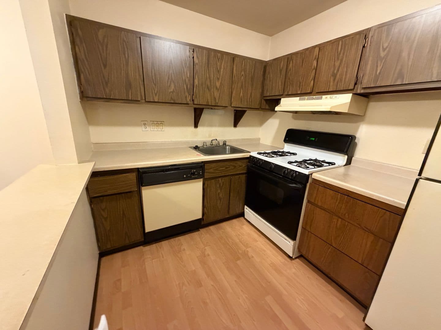 Green Bay Apartment: 1668 Shawano Ave