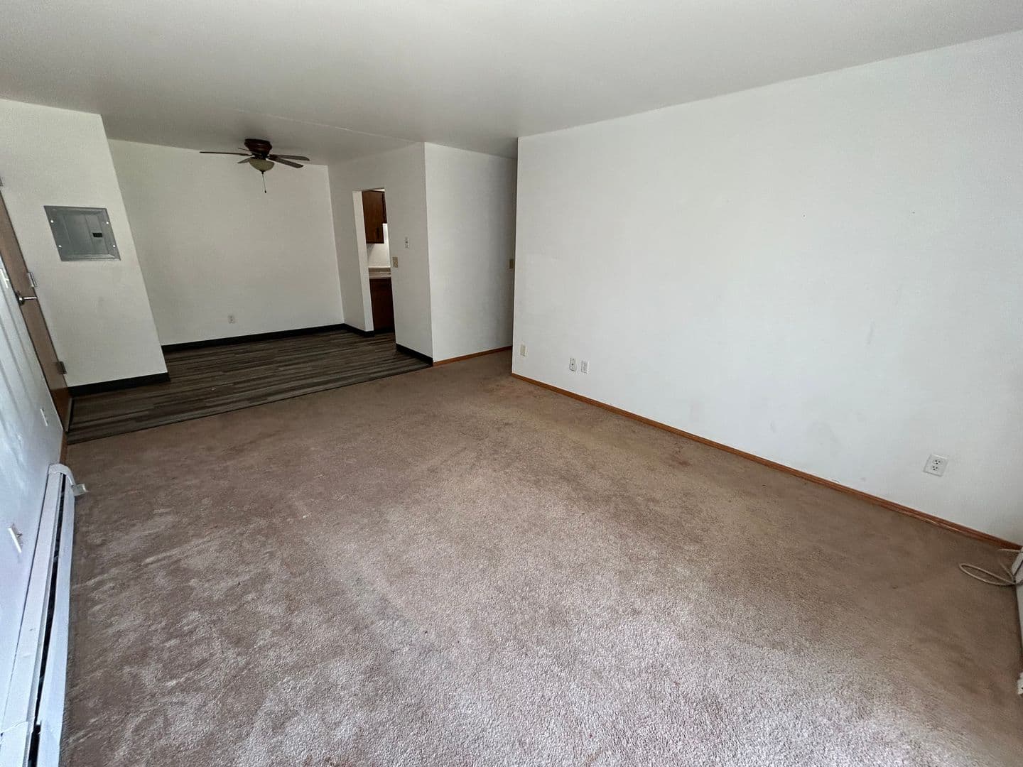 Menasha Apartment: 992 Third Street