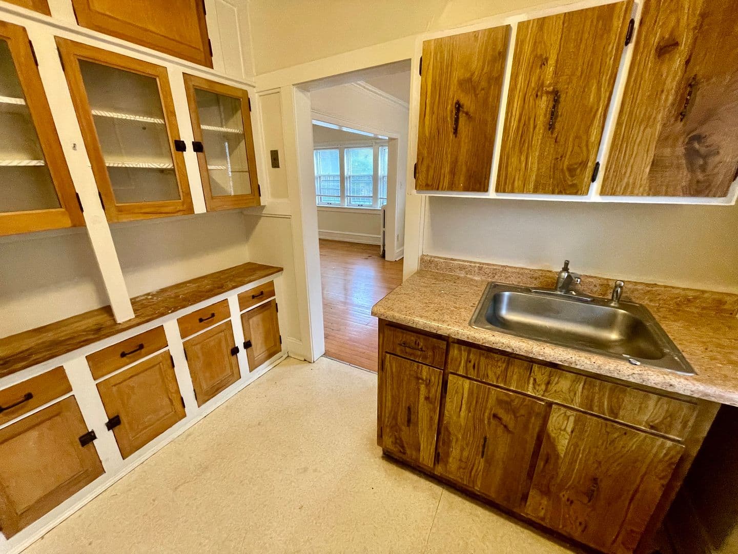 Milwaukee Apartment: 2011 E Park Place