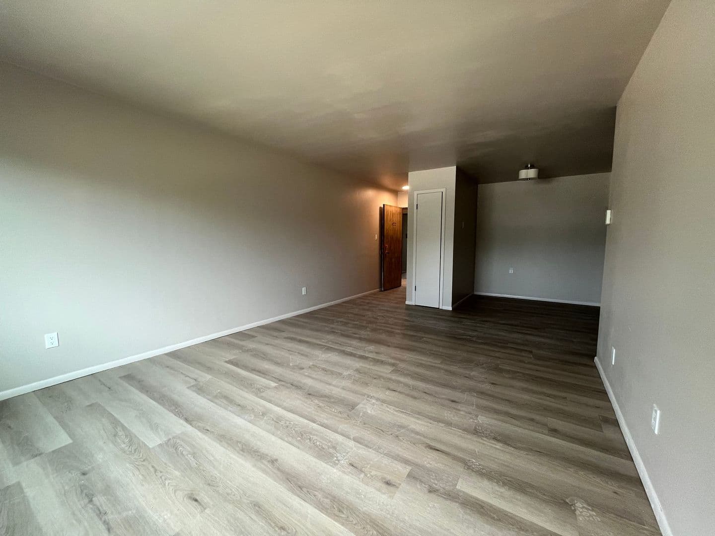Milwaukee Apartment: 4246 S 60th St