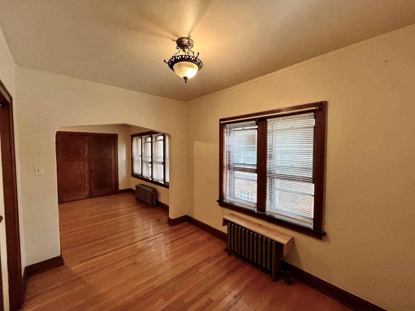 Shorewood Apartment: 4422 N Oakland Ave