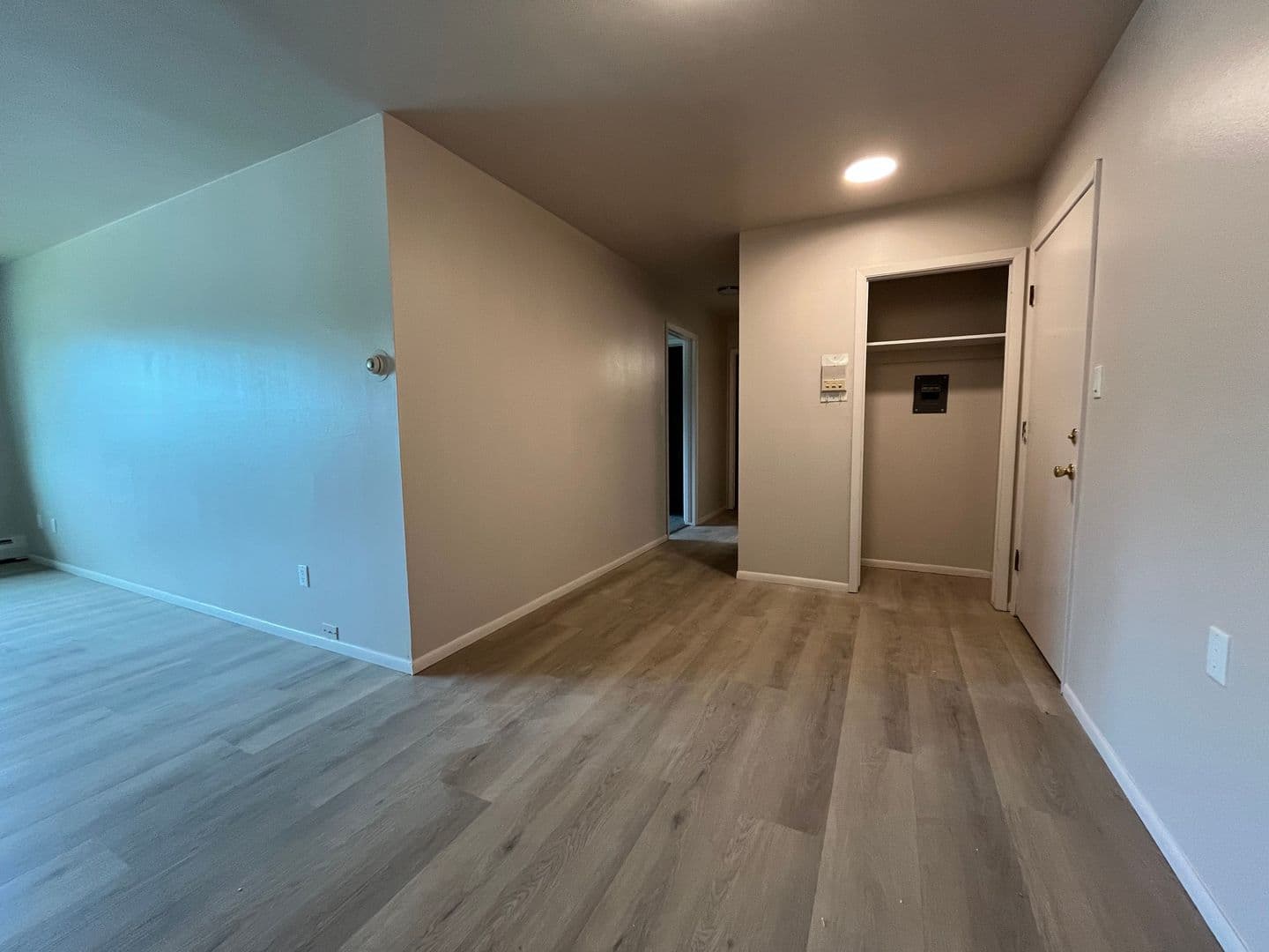 Milwaukee Apartment: 4246 S 60th St