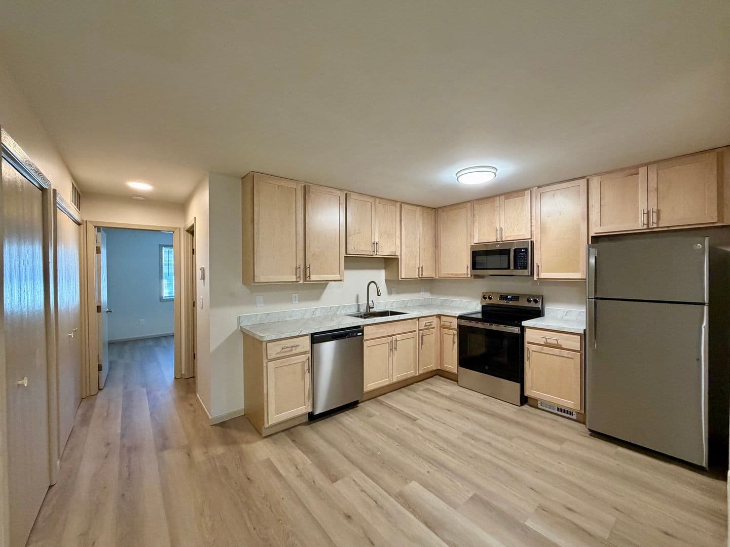 Appleton Apartment: 40 Bluemound Ct