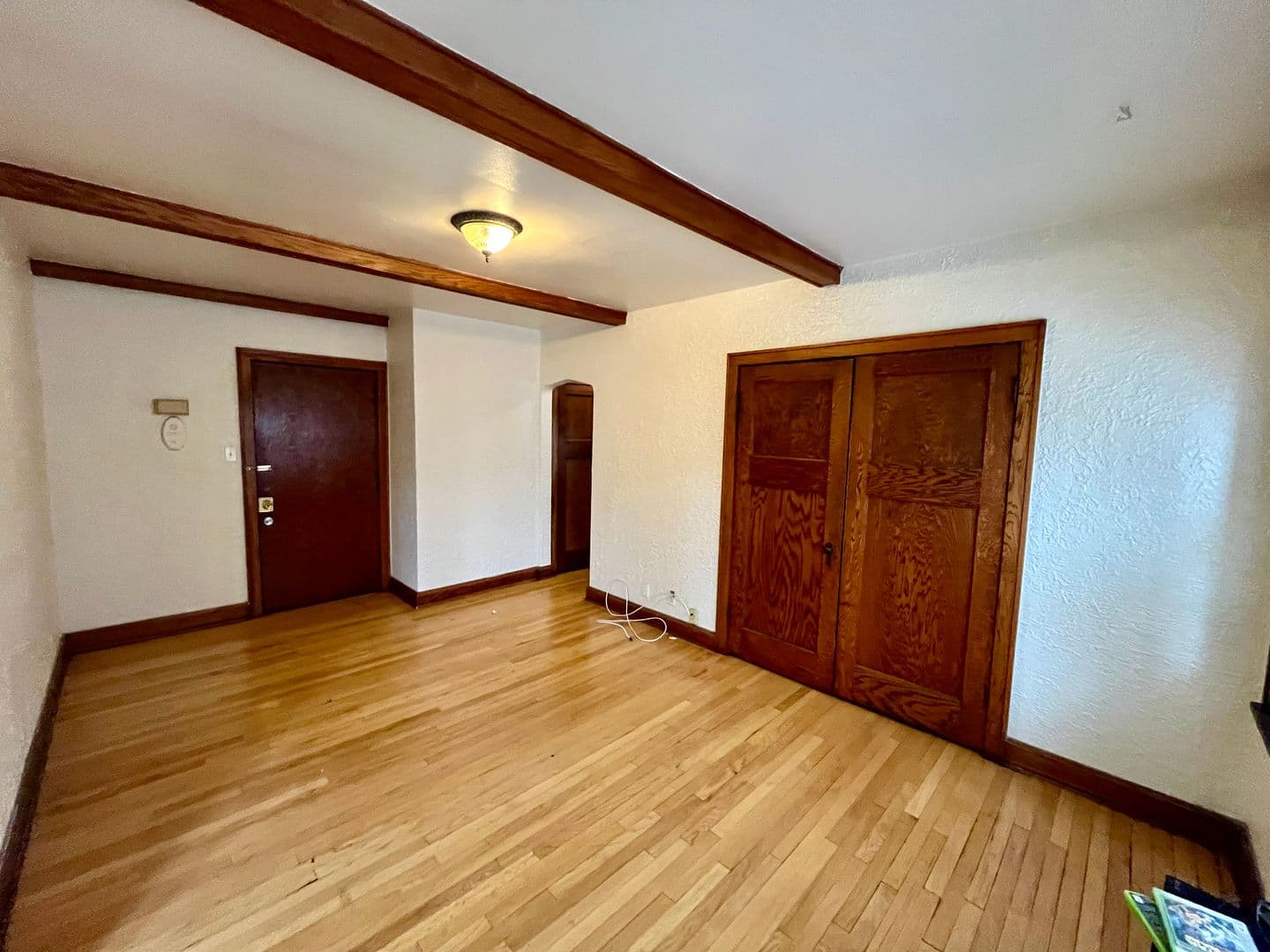 Shorewood Apartment: 4422 N Oakland Ave