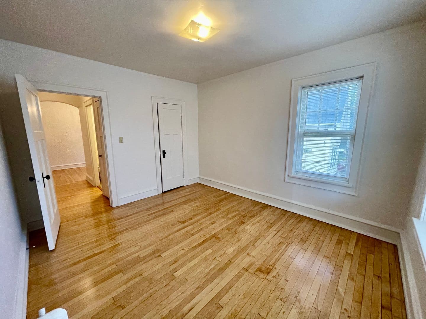 Milwaukee Apartment: 2027 N Prospect