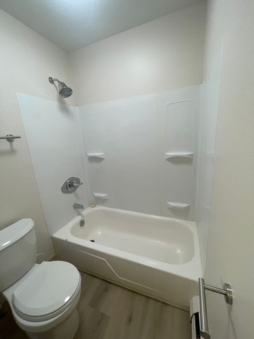 Green Bay Apartment: 111 S Platten St