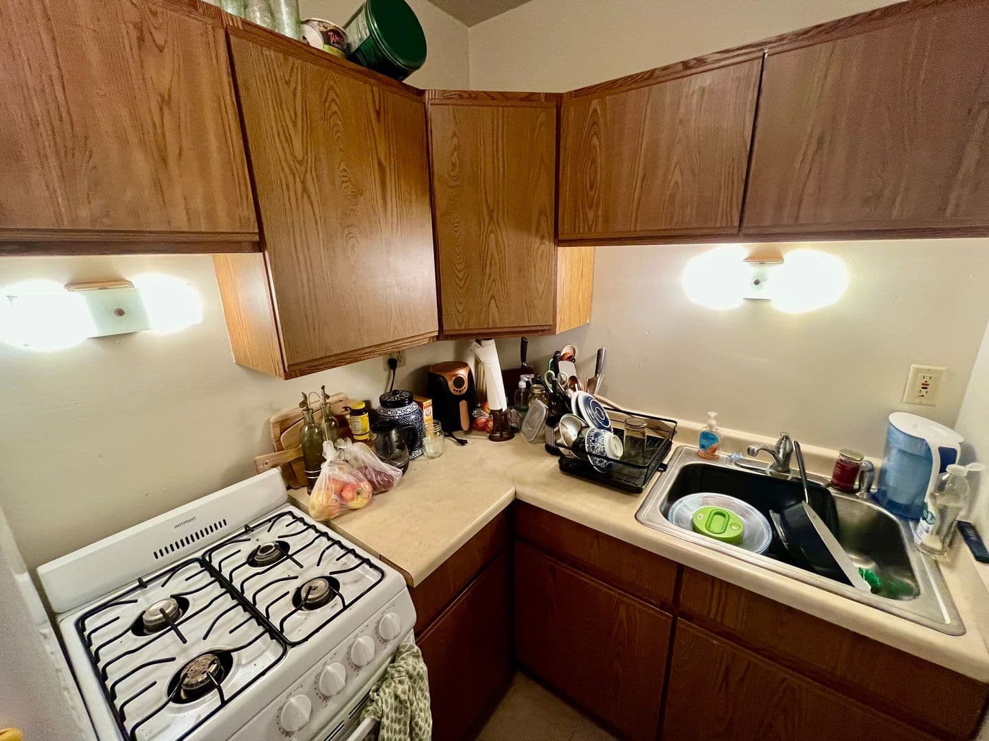 Shorewood Apartment: 4474 N Oakland Ave