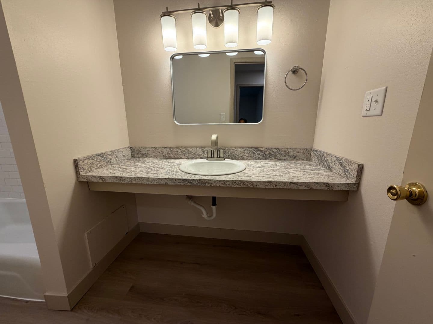Green Bay Apartment: 1686 Shawano Ave