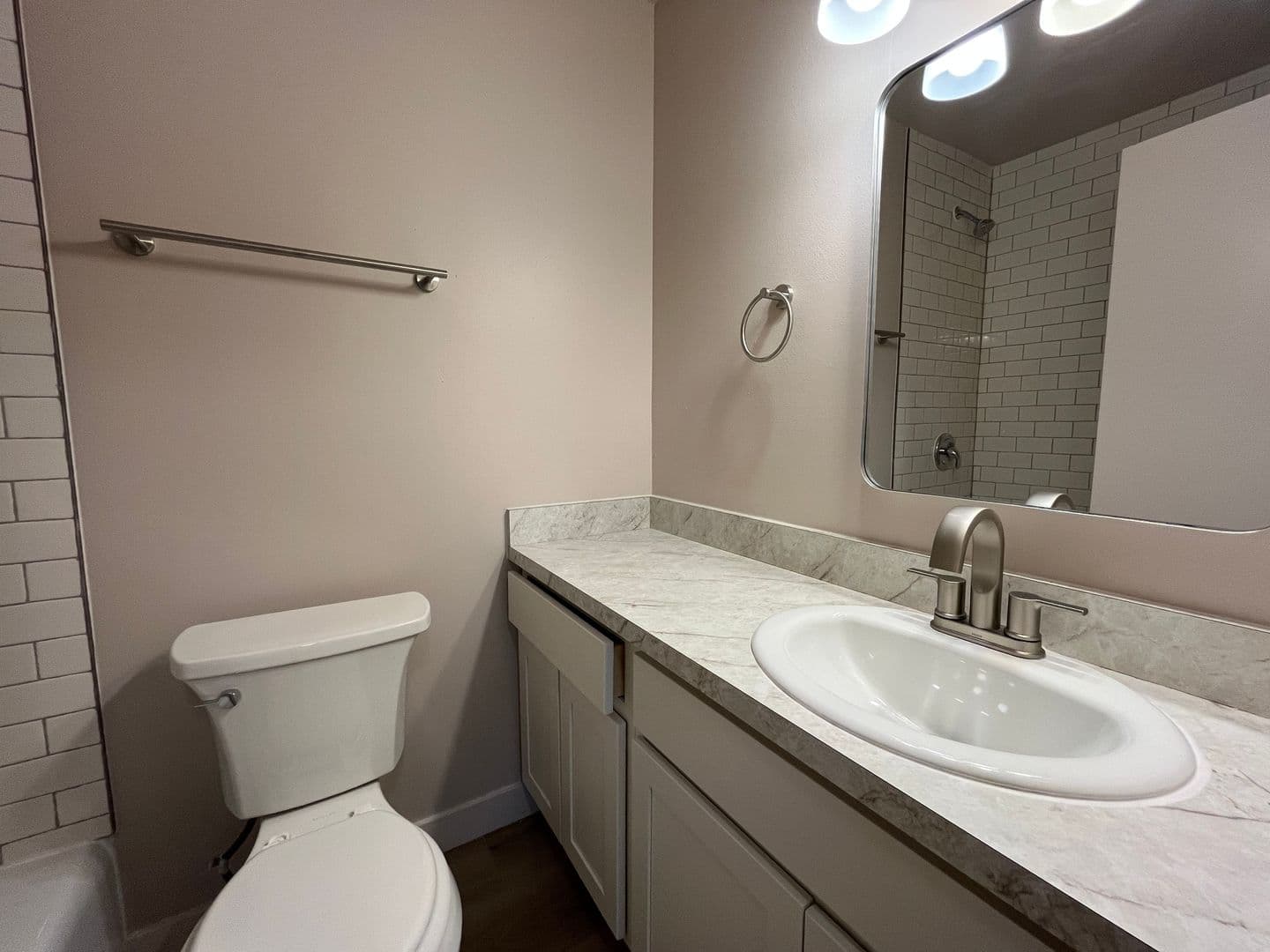 Milwaukee Apartment: 4246 S 60th St