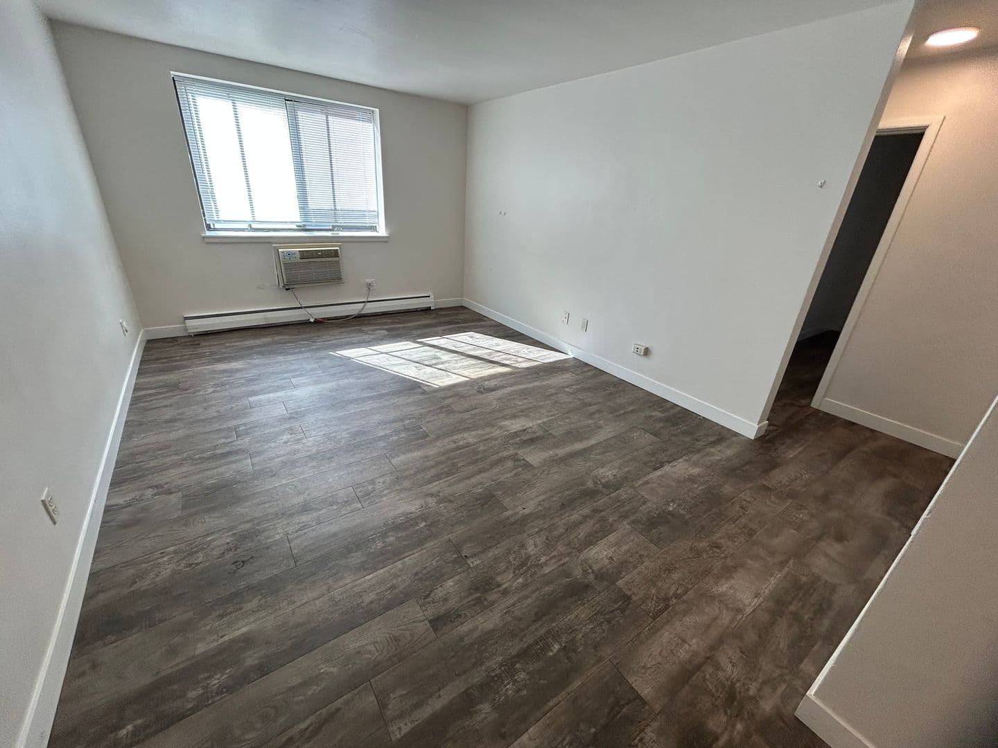 Milwaukee Apartment: 2555 N Farwell Ave