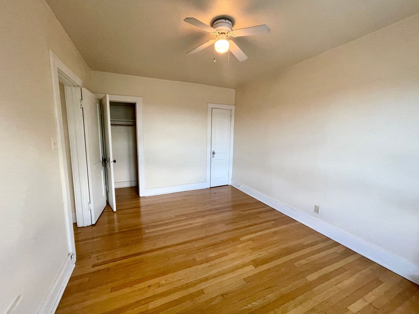 Milwaukee Apartment: 1725 E Park Place