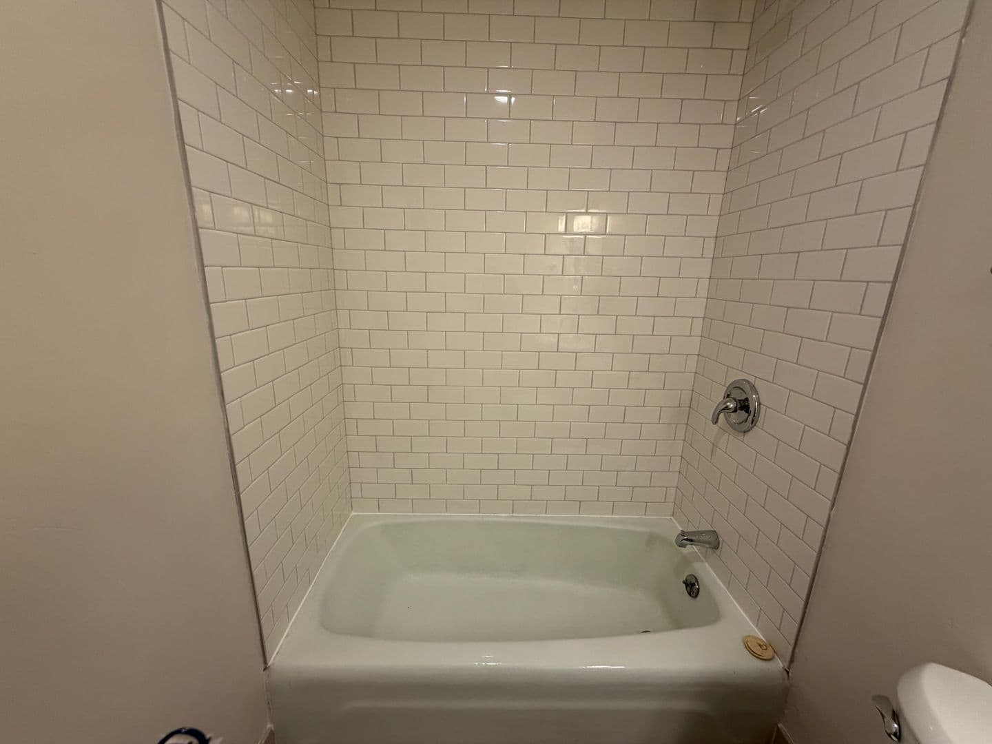 Green Bay Apartment: 1688 Shawano Ave