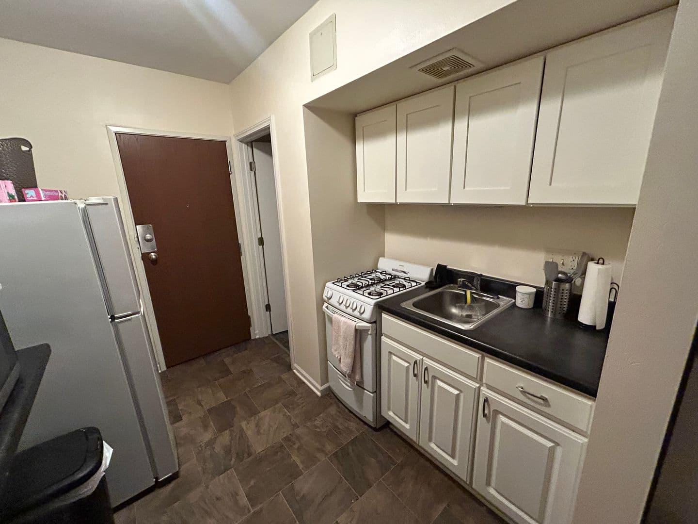 Milwaukee Apartment: 1819 N. Cambridge Ave.
