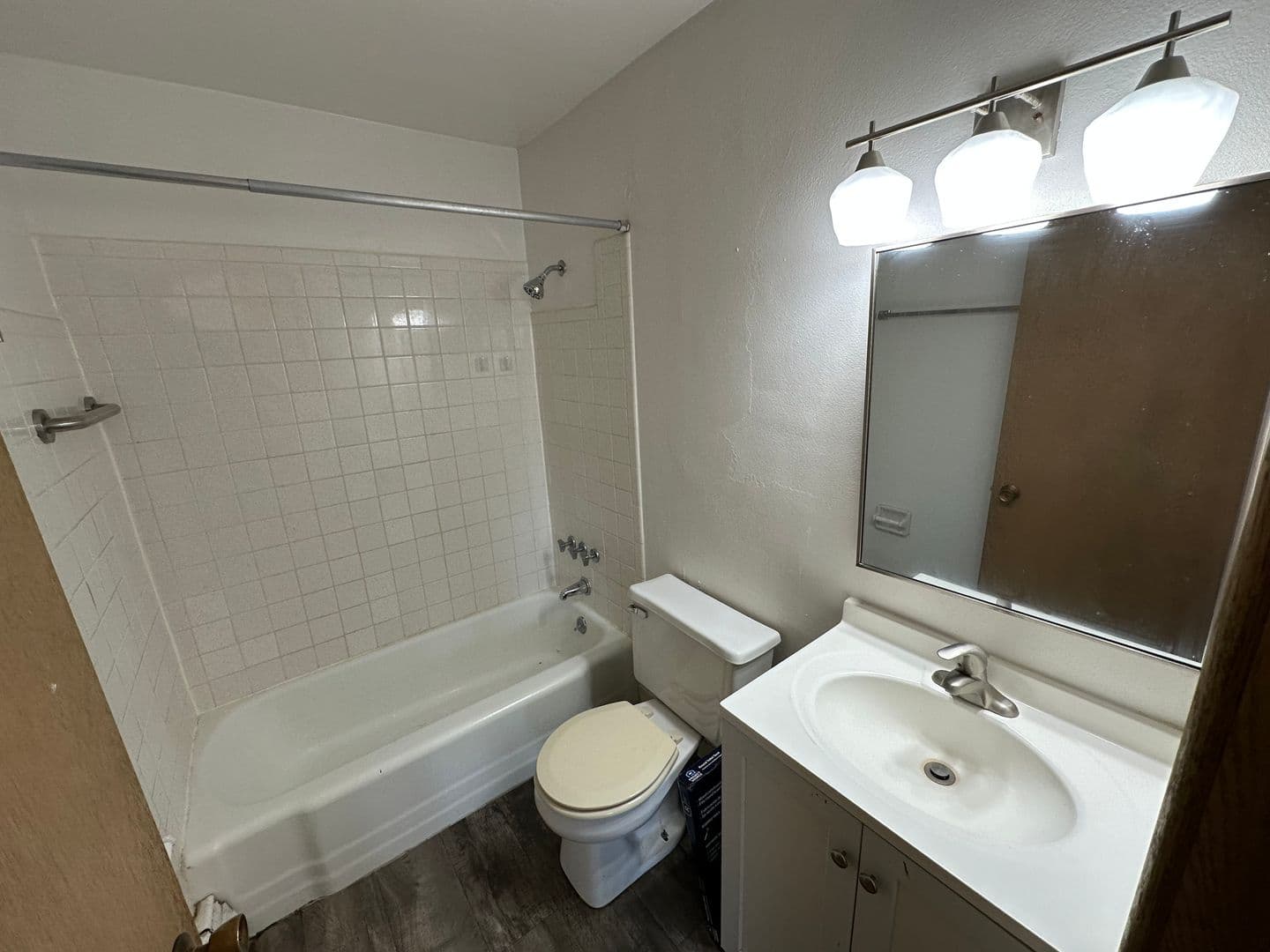 Milwaukee Apartment: 2555 N Farwell Ave