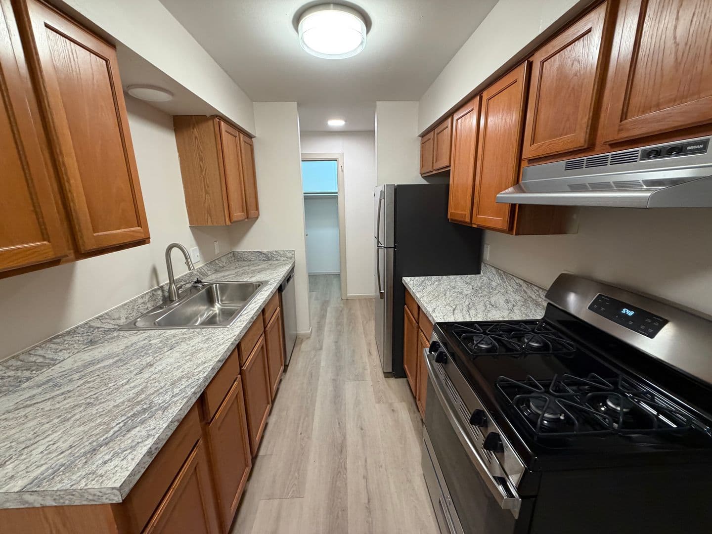 Green Bay Apartment: 1686 Shawano Ave